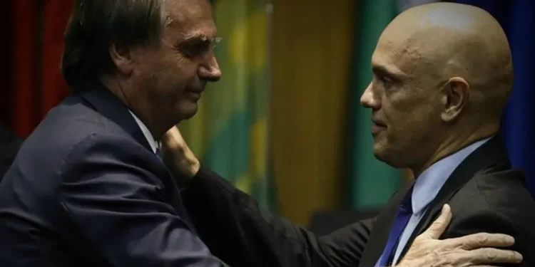 Bolsonaro e aliados viram réus por golpe de Estado