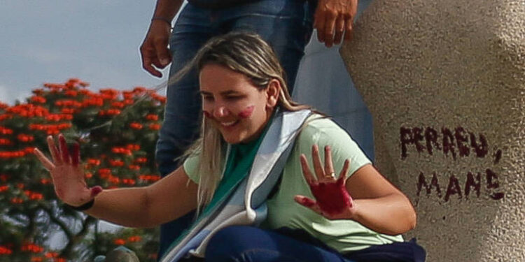 Moraes concede prisão domiciliar a pichadora