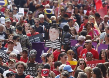 Bolsonaro reúne 44,9 mil na Paulista