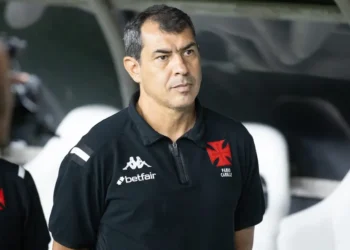 Carille critica postura fraca do Vasco